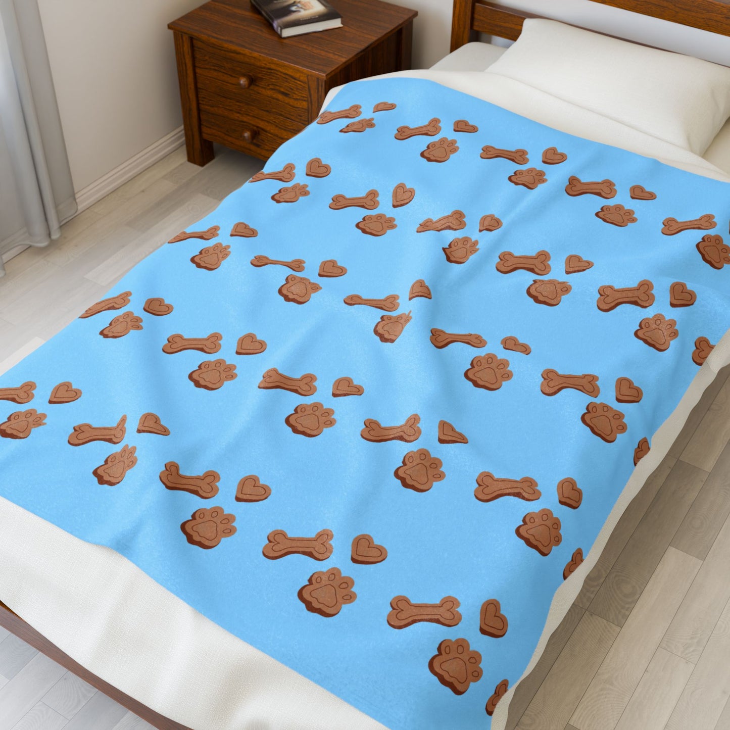 Dog Mom Must-Have: Plush Velveteen Blanket – Cute Bone & Paw Print in 3 Sizes